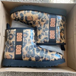 Womens new leopard ugg boots size 9